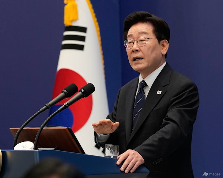 South Korea's Lee threatens action against Ukraine over transfer of North Korean soldiers