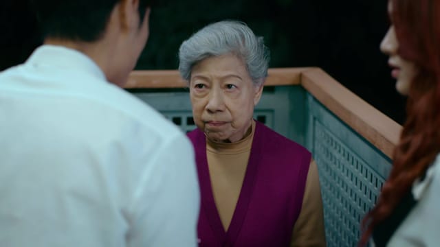 91岁影后罗兰搭巴士被认出！网民大赞：太有气质