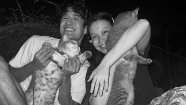 向洋惊喜求婚成功，未婚妻“笑到趴地”反应曝光！