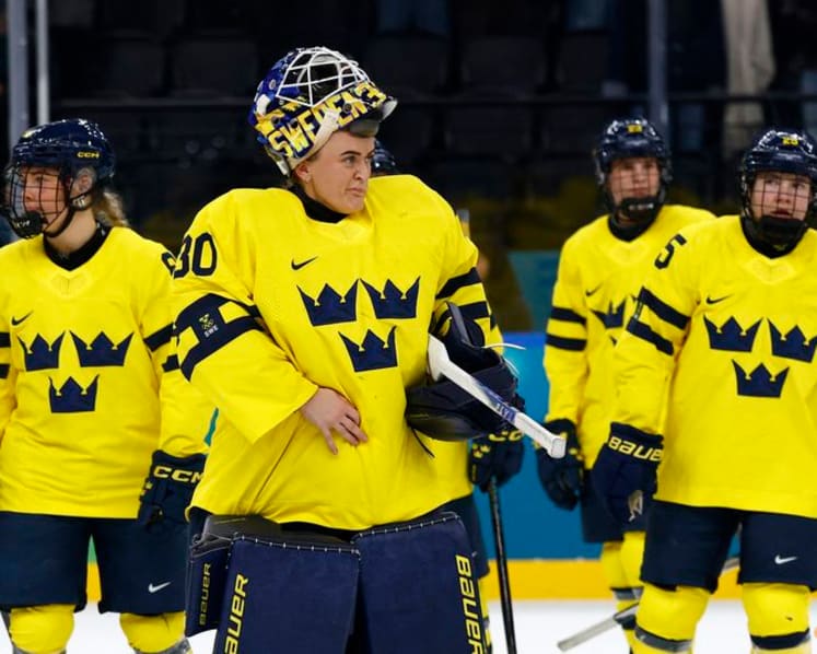 Ice hockey-Swiss fight falls short, bronze up for grabs against Sweden