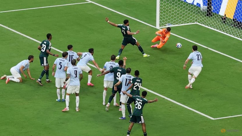 Araujo equaliser saves Uruguay's blushes in draw with Saudis