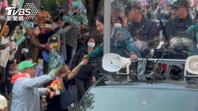 民进党总统候选人赖清德车队扫街堵路  引民怨按喇叭抗议
