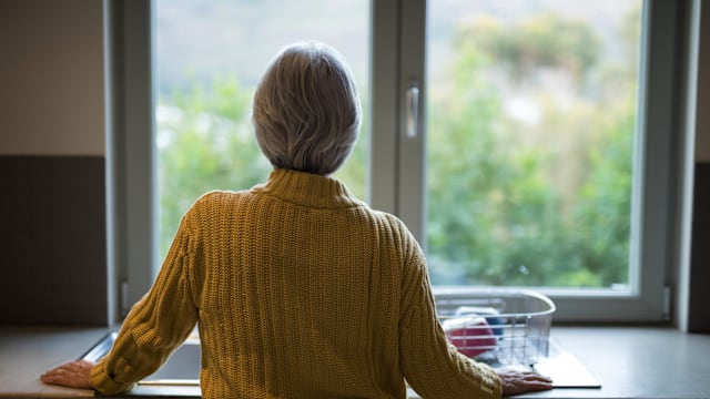 独居富有老妇失智 九旬兄长图侵占她数百万元房产