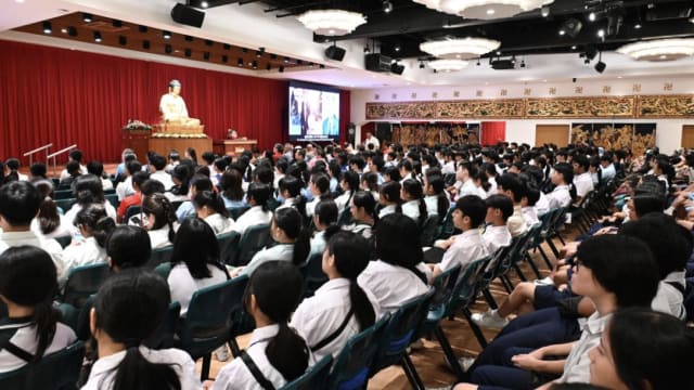 385名学生获颁新加坡佛教居士林助学金