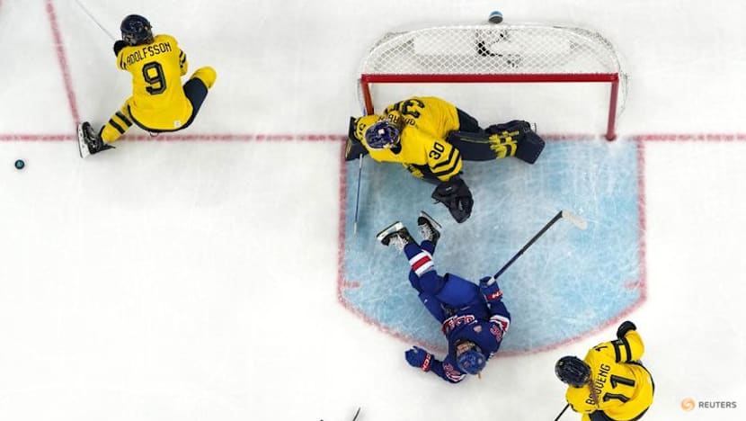 Ice hockey-US slam door on Sweden to reach women's final with Canada