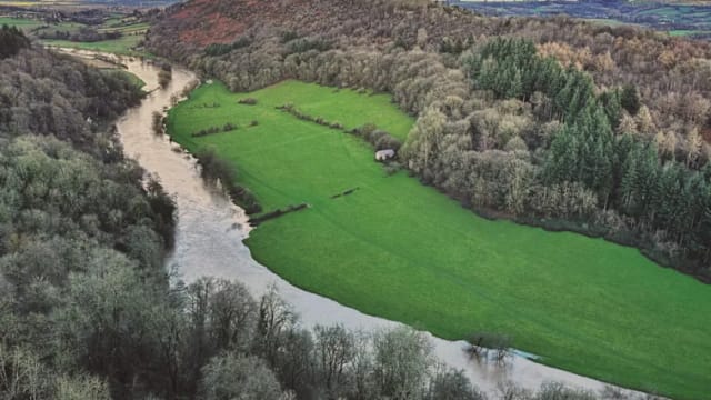 英国最大环境索赔案开庭 4500人告两公司污染三河