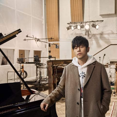 周杰伦亲临披头士录音室!一气呵成创作惊艳新曲《即兴曲》,揭秘音乐天才的灵感源泉
