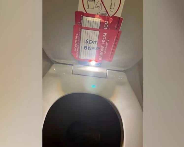 Mencoba merekam remaja di toilet pesawat, pramugara American Airlines ditangkap