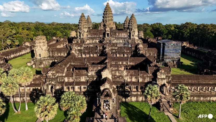 3 killed in lightning strike at Cambodia's Angkor Wat UNESCO site 3 killed in lightning strike at Cambodia's Angkor Wat UNESCO site