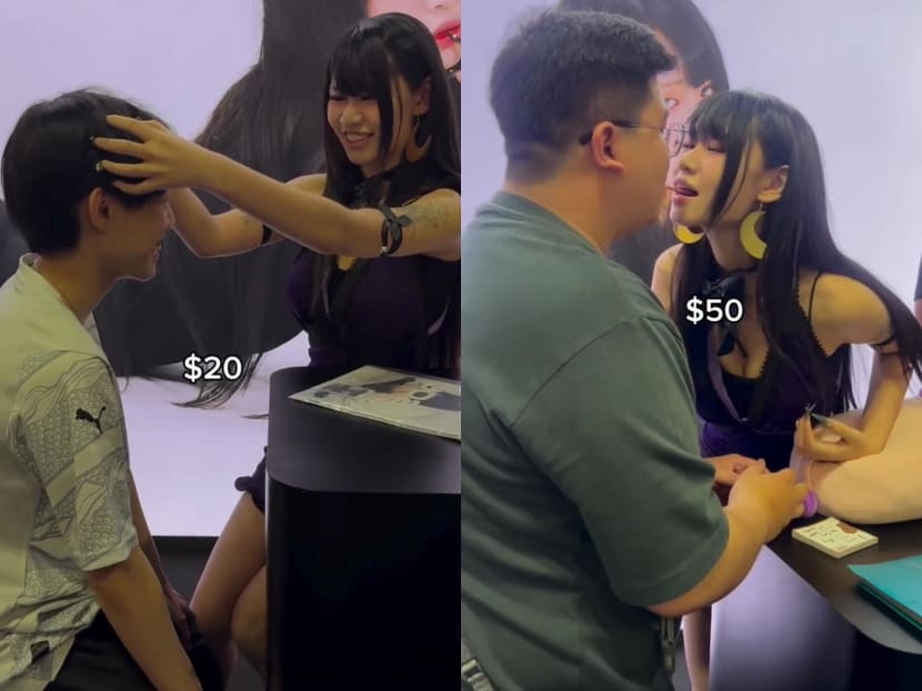 Fans of cosplayer Rurusama pay upwards of S$20 to interact with her at Singapore Comic Con Fans of cosplayer Rurusama pay upwards of S$20 to interact with her at Singapore Comic Con