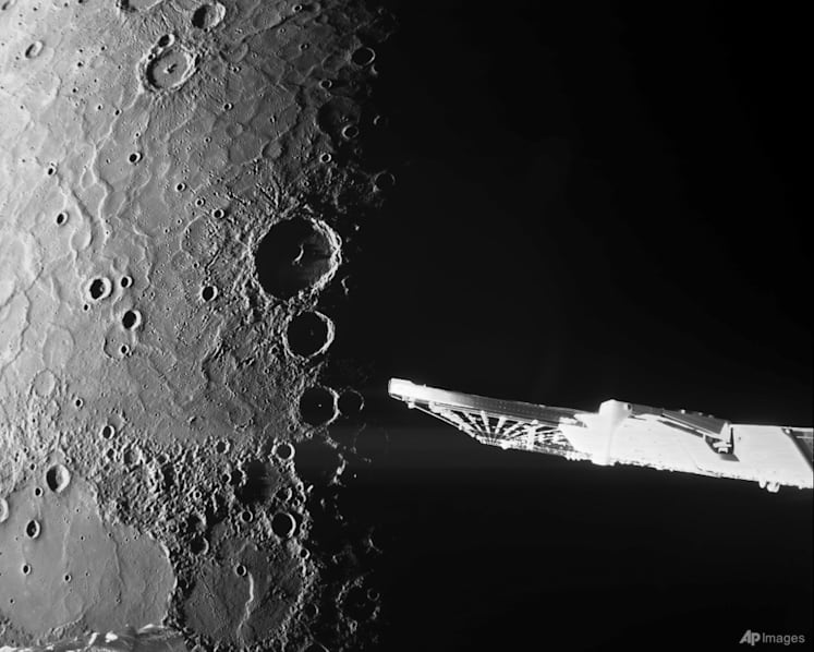 Spacecraft bound for Mercury begins 'tricky' arrival Spacecraft bound for Mercury begins 'tricky' arrival