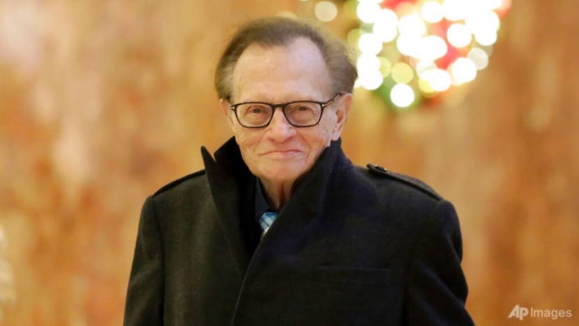 Oprah Winfrey, Bill Clinton praise and mourn Larry King Oprah Winfrey, Bill Clinton praise and mourn Larry King