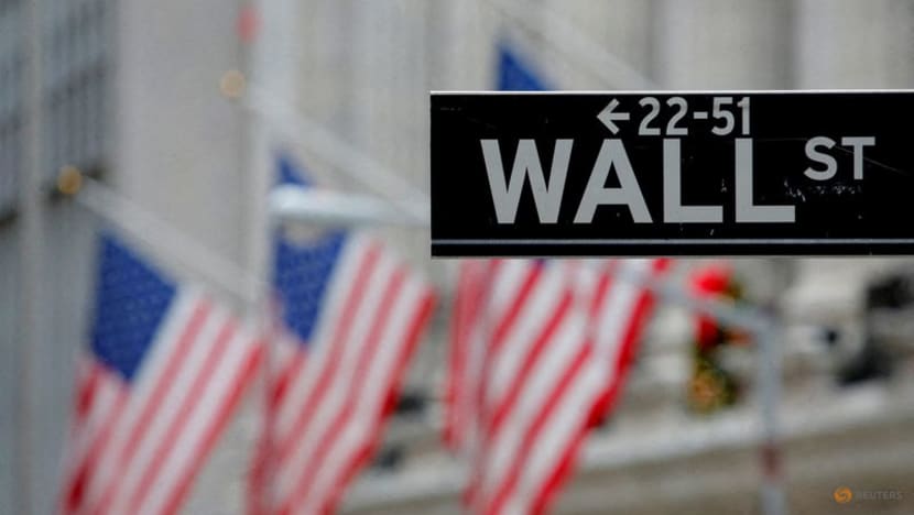 Hedge funds have cut most Chinese stock purchase since late September, says Goldman