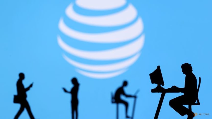 AT&T secures $850 million from sale-leaseback of real estate to Reign Capital