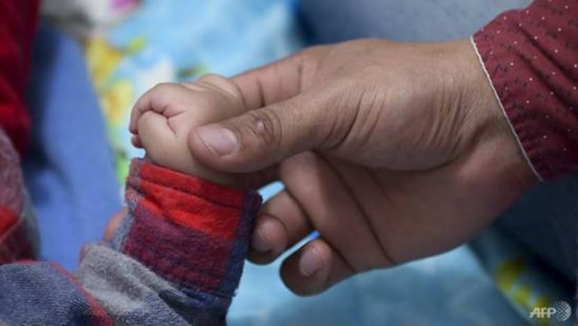 Bekas pekerja taska didakwa aniaya bayi Bekas pekerja taska didakwa aniaya bayi