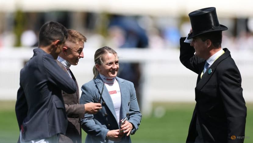 Horse racing-Docklands wins dramatic opening race at sunny Royal Ascot