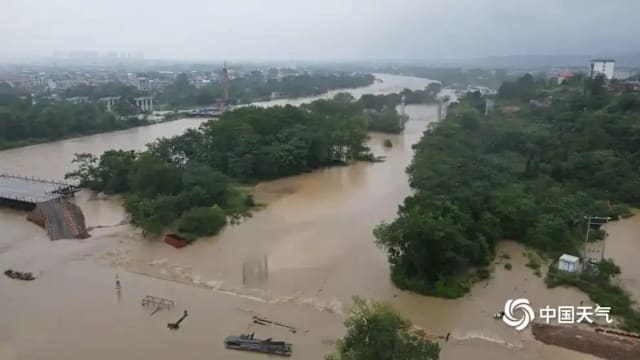 台风沙德尔席卷中国东部 江西强降雨引发泥石流酿12死