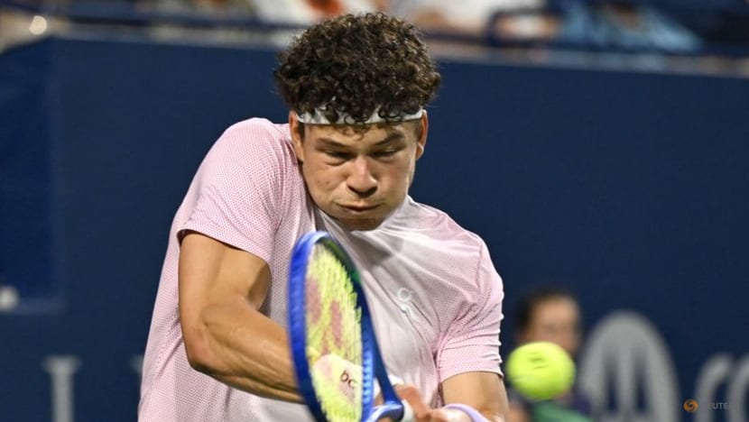 Osaka sails into Canadian Open semis, Shelton knocks out De Minaur