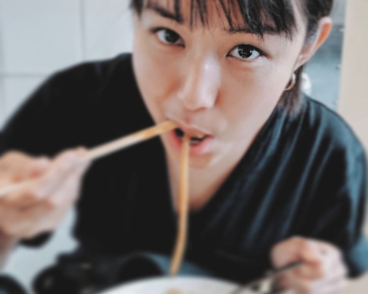Forget tweeting and selfies, the internet wants to watch you eat