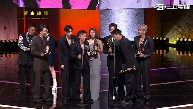 棒棒堂合体夺金钟60“实境节目主持人奖”　小煜哽咽献奖给儿：长大慢没关系
