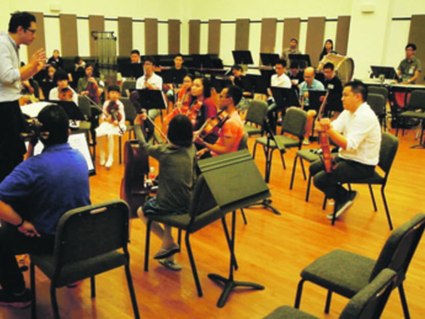 50 ordinary S’poreans come together to form an orchestra 50 ordinary S’poreans come together to form an orchestra