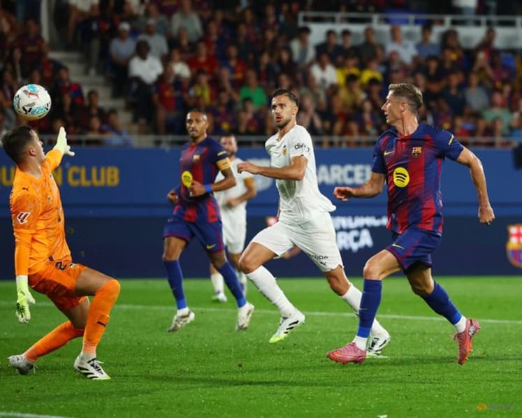 Barcelona demolish Valencia 6-0 in front of small crowd