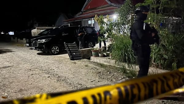 Densus 88 tangkap 8 terduga teroris sel tidur Mujahidin Indonesia Timur 