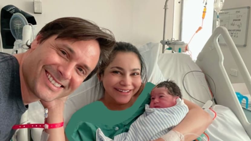 Pelakon Raja Ilya selamat lahirkan bayi perempuan Pelakon Raja Ilya selamat lahirkan bayi perempuan