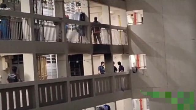 行动辅助工具电池酿火患 大巴窑组屋两人送院