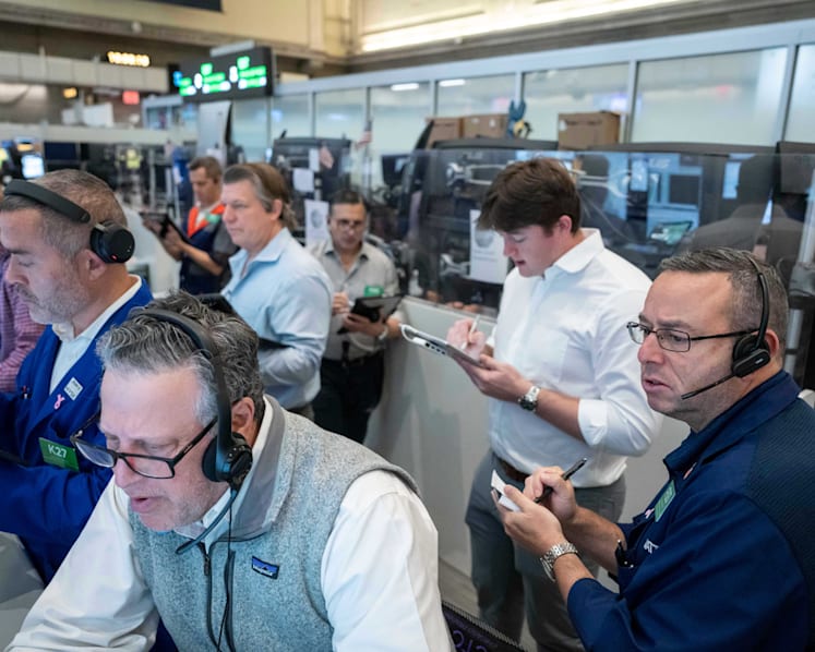 Oil rises as Saudi Arabia vows response to attacks