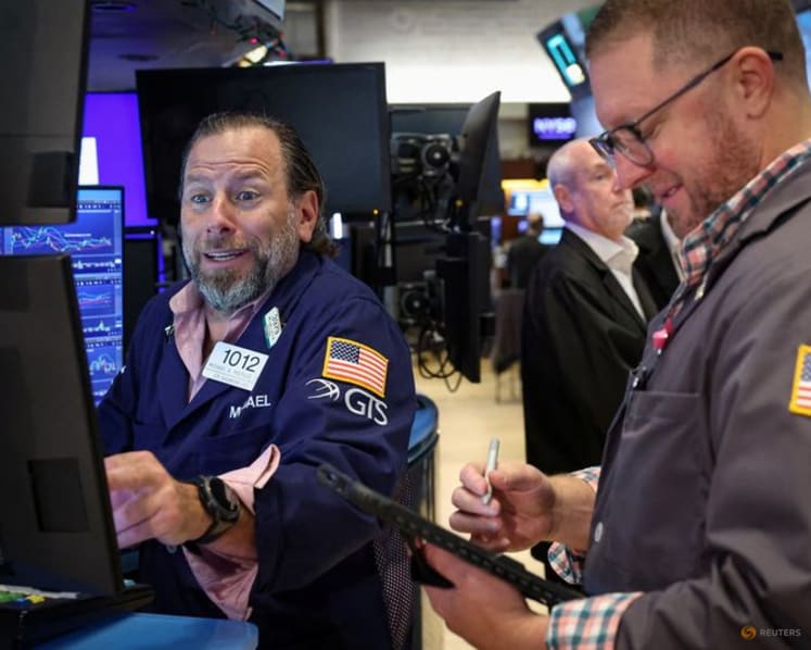 Stocks mixed as oil prices pause climb but yields hover near highs