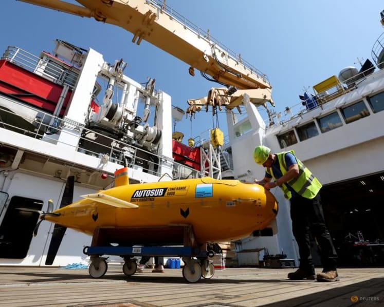 Scientists sail for Greenland to study glacier melt risk