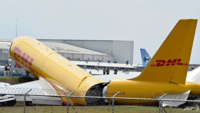 Pesawat kargo DHL patah dua semasa mendarat cemas di Costa Rica