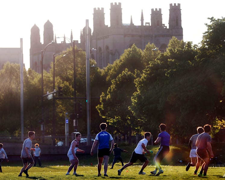 Taking a step back: US colleges returning to online classes