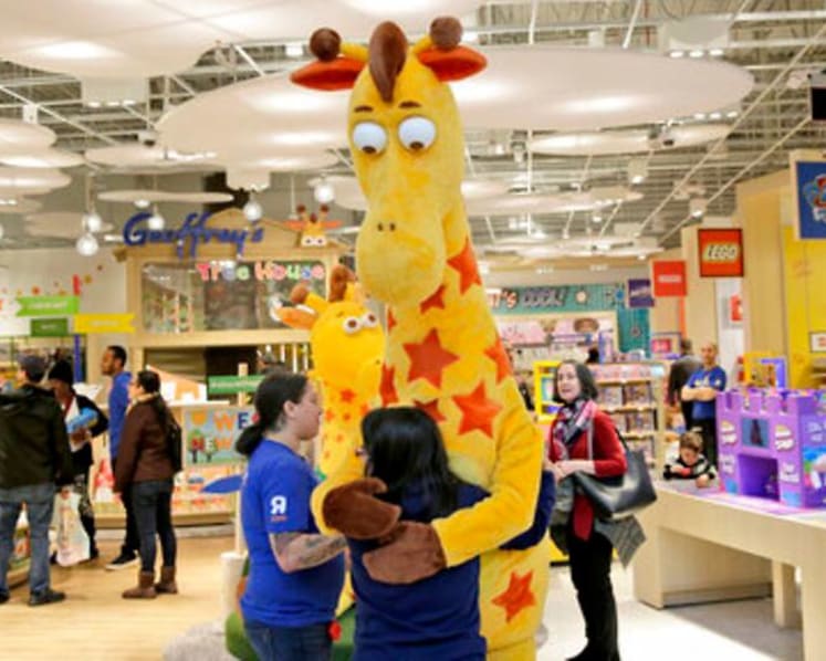 Toys R Us retrenches again, shutters its last 2 US stores