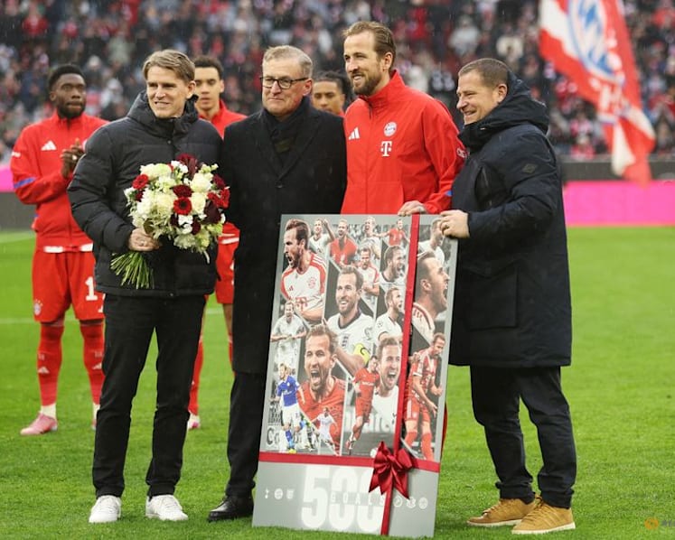 Kane double sends Bayern nine points clear after late Frankfurt scare