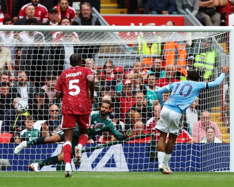 Munoz's late strike earns Liverpool draw with Forest in Iraola's Anfield debut