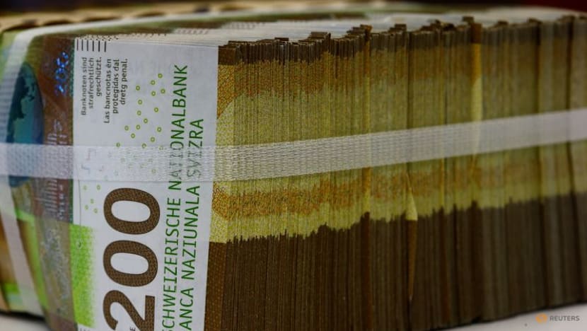 Dollar rises against euro amid Fed rate cut speculation