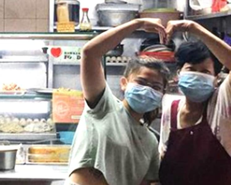 Instagram account shows love – and online exposure – to elderly hawkers