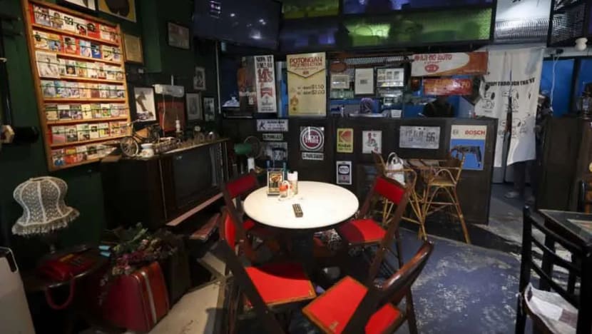 Peminat filem Melayu lama buka kedai kopi Jalan Ampas di Malaysia