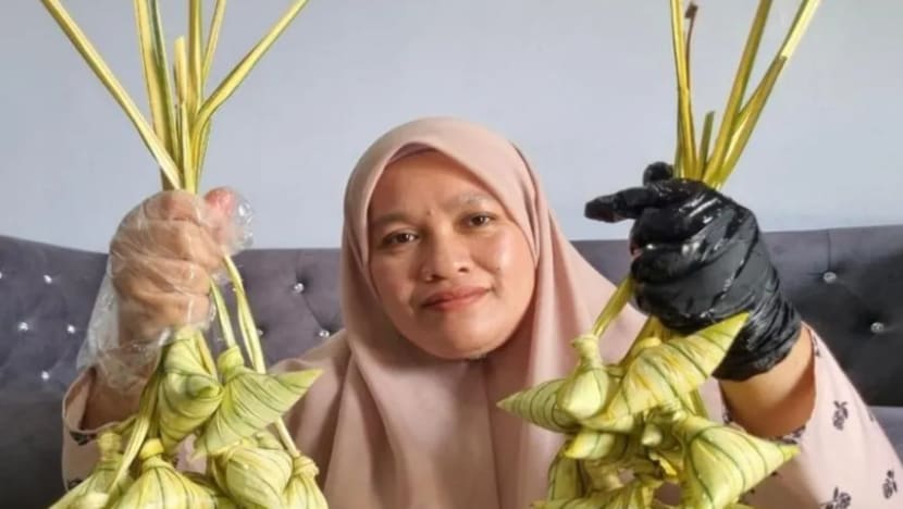 Ketupat palas ikat erat tradisi Aidilfitri