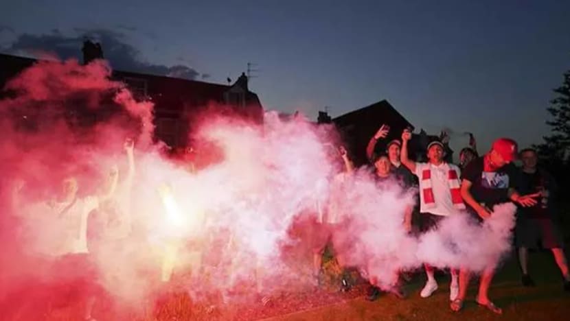 Penyokong di S'pura bersengkang mata saksikan Liverpool dinobat juara EPL Penyokong di S'pura bersengkang mata saksikan Liverpool dinobat juara EPL