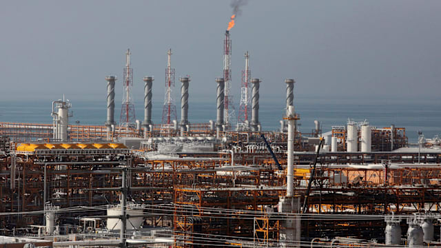 伊朗称石油天然气设施遭袭 全球能源供应担忧升温