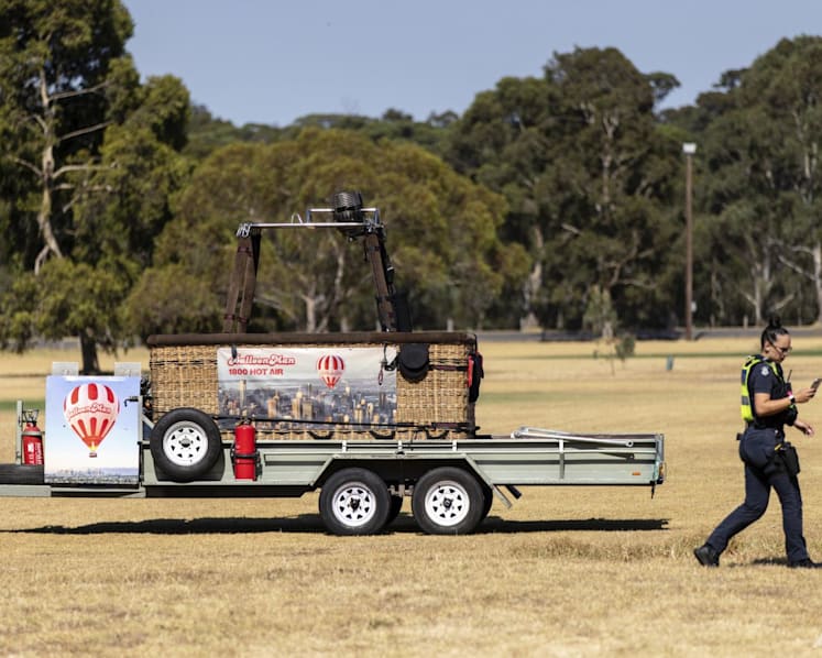 Man dies after falling from hot air balloon in Melbourne