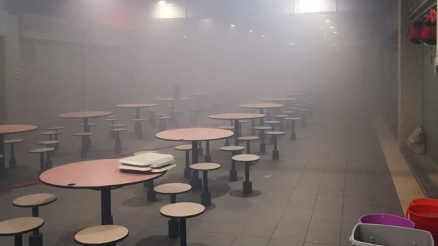 美玲巴刹与熟食中心失火 两英勇摊贩协助灭火