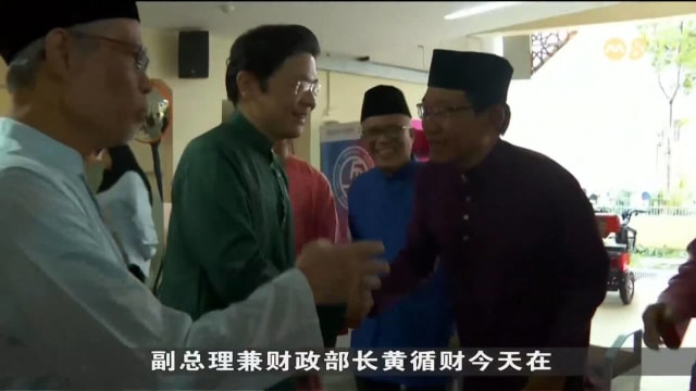 副总理黄循财在达鲁古法兰回教堂同回教徒开斋