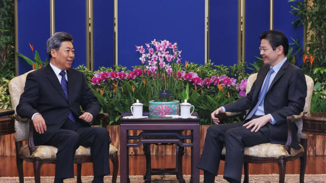 黄总理：新中两国关系密切而且多层面
