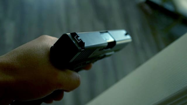 美国六岁男童开枪导致老师重伤 母亲被控疏忽罪
