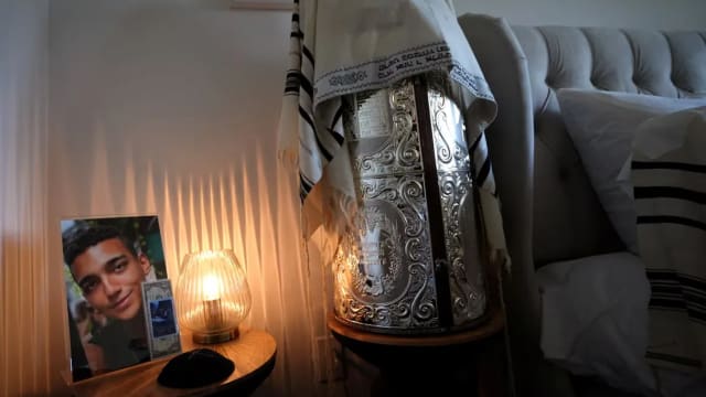 哈马斯称以军发动空袭后 同扣押美国籍人质小组失联