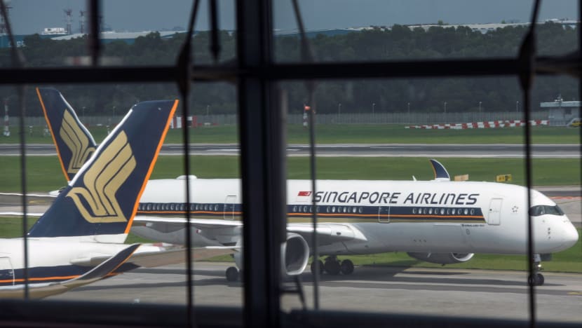 Singapore Airlines to cut salaries by at least 10%, offers early retirement for eligible staff